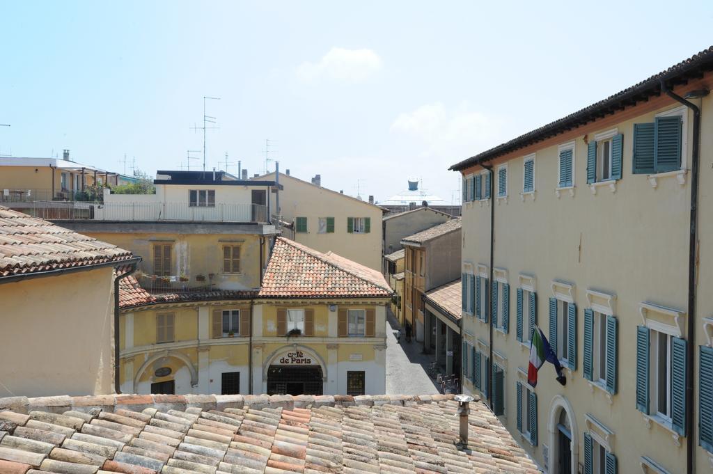 B&B Aurora Domus D'A-Mare Pesaro Cameră foto
