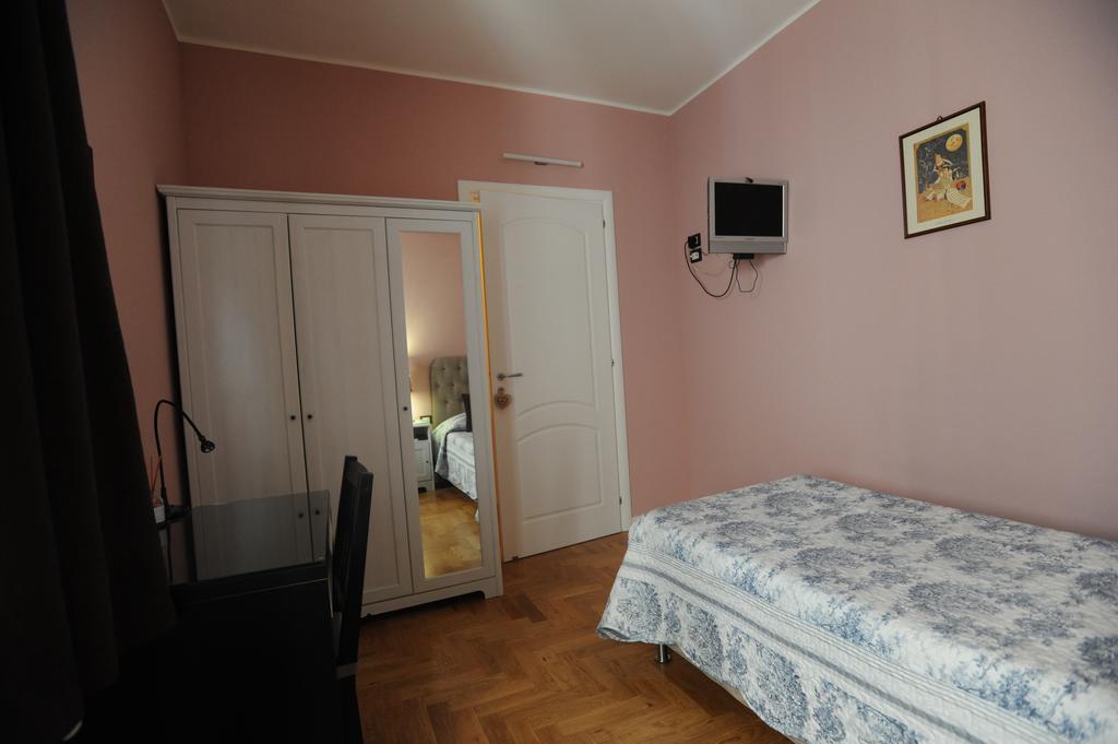 B&B Aurora Domus D'A-Mare Pesaro Cameră foto