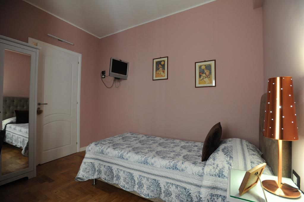 B&B Aurora Domus D'A-Mare Pesaro Cameră foto