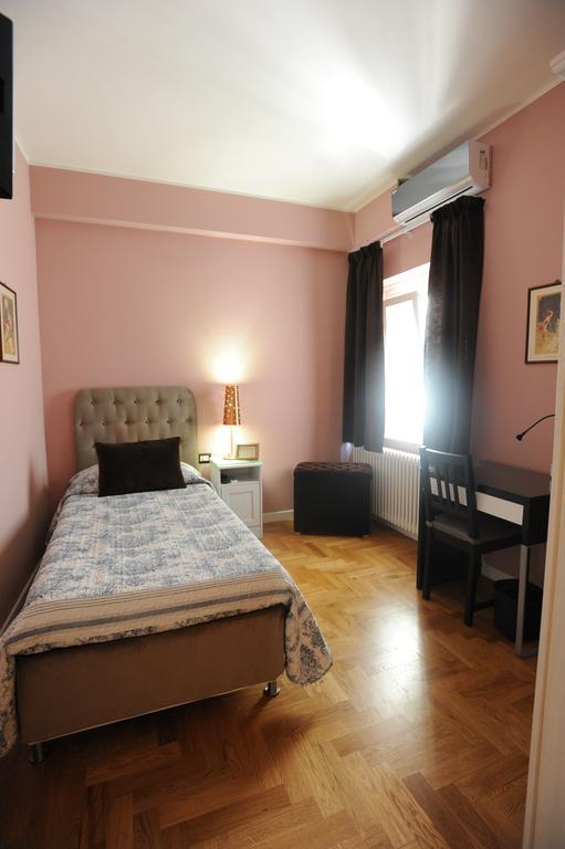 B&B Aurora Domus D'A-Mare Pesaro Cameră foto